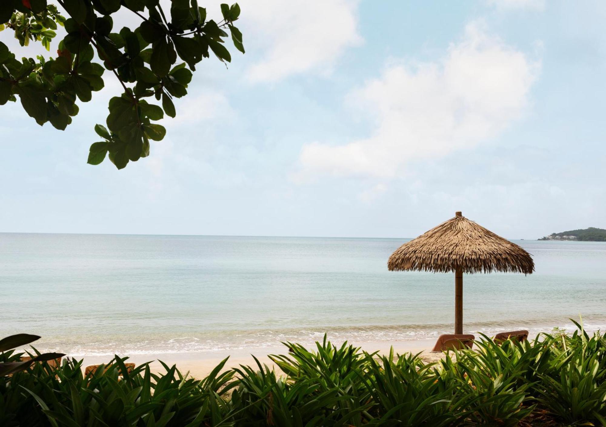 Zimmer Crystal Lagoon Swim-up Butler mit Terrasse Tranquility und tiefer Badewanne – am Strand